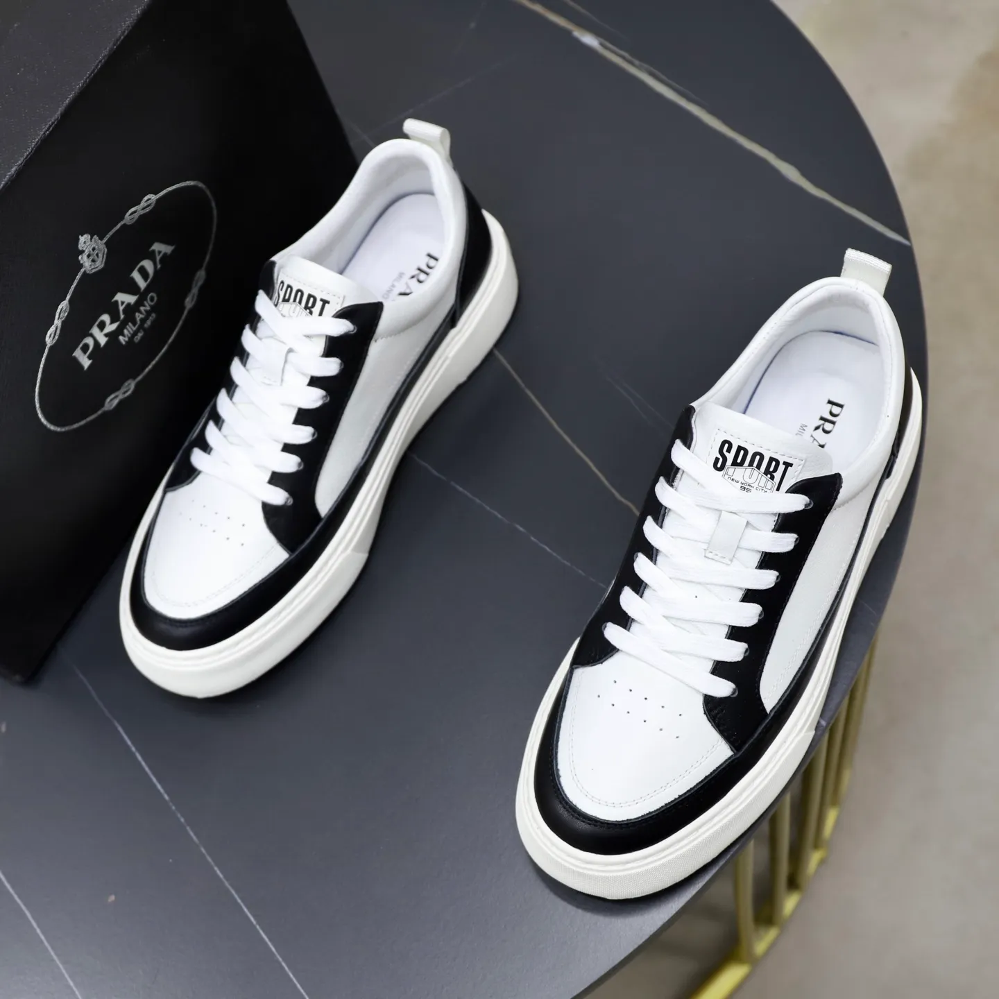 Ex-factory price: 442💰🙅‍♂️🙅‍♂️🙅‍♂️ Brand: PRADA Standard code: 38–44 (45 can be customized) Grade: Same as the official website Material: Original cowhide fabric Comfortable pigskin lining Lightweight wear-resistant outsole Style category: Men's fashionable casual shoes and boots Running sports shoes Distinguished luxury brand elements Top luxury Color: actual picture color